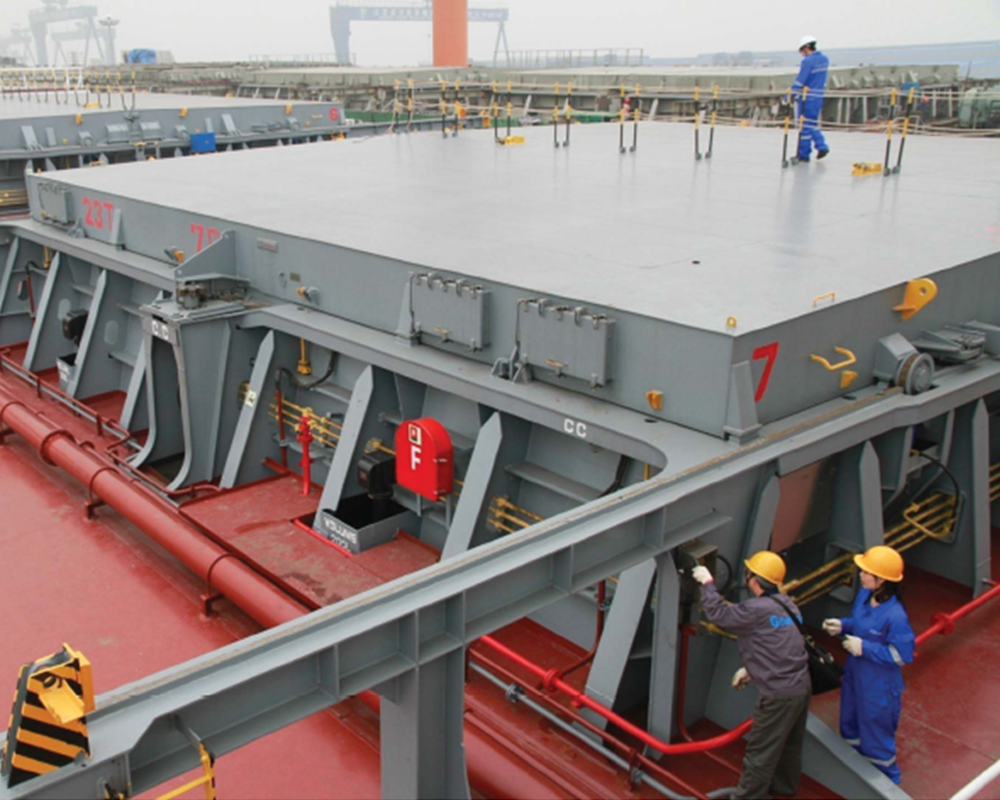 Hydraulic hatch cover