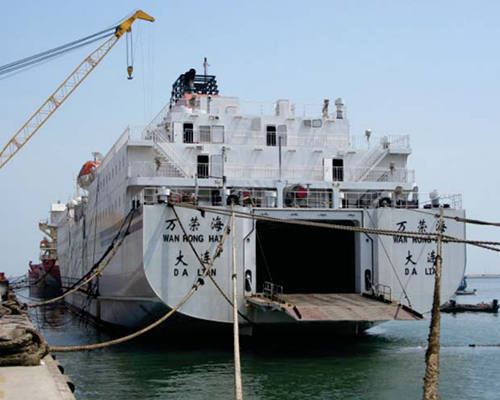 Hydraulic stern door